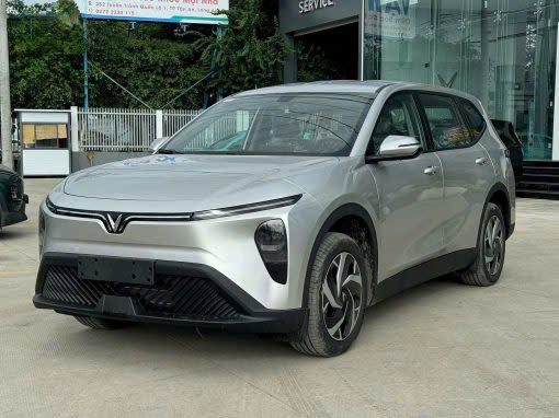 VinFast Limo Green 2026 màu bạc