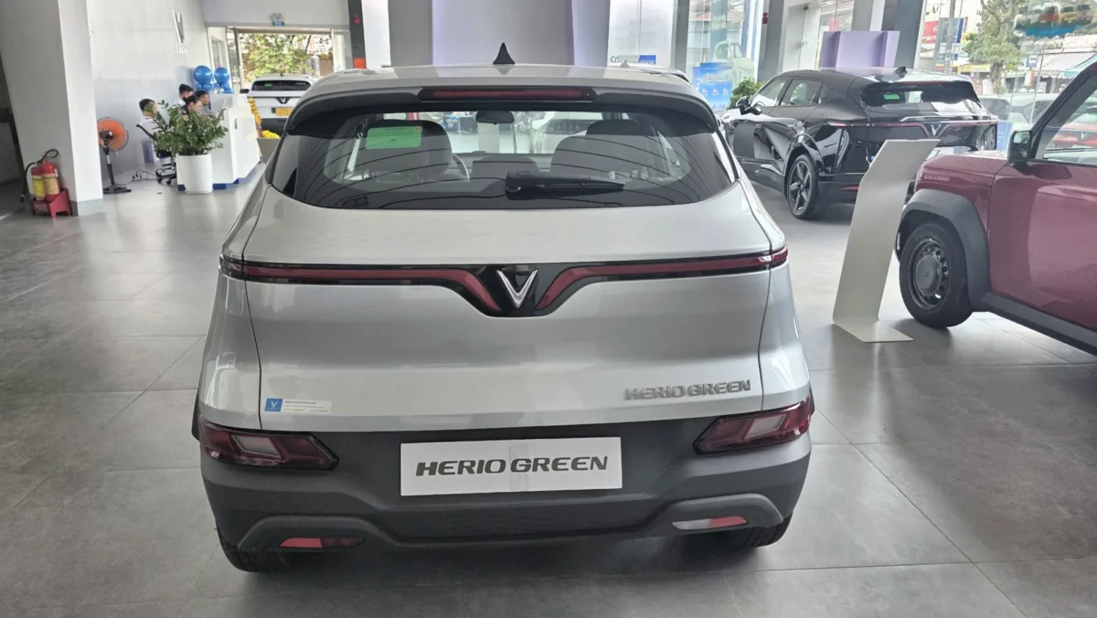 Đuôi xe VinFast Herio Green, dải đèn hậu chữ V
