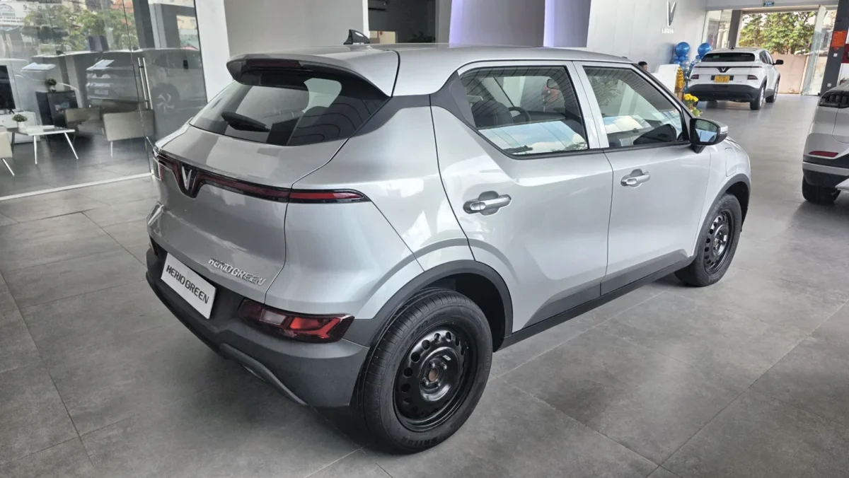 Góc sau bên phải VinFast Herio Green