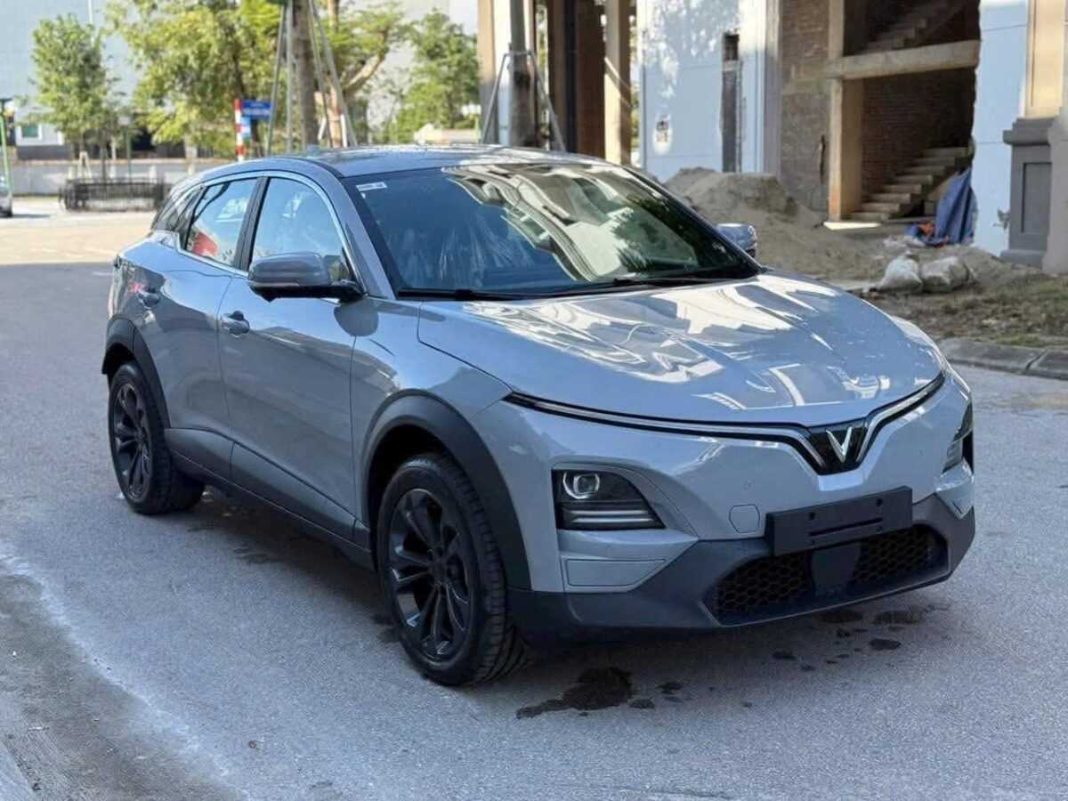 Đầu xe VinFast VF 6 Plus 2026 màu xám